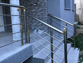 Поруччя для ганку з алюмінію з круглим профілем колір шампань з прутиками